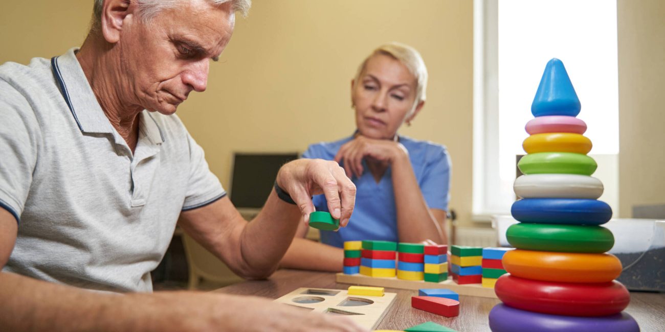 کاردرمانی چیست ؟ معرفی انواع مختلف آن (کاردرمانی ذهنی و جسمی ) + میزان تاثیرگذاری آنها 