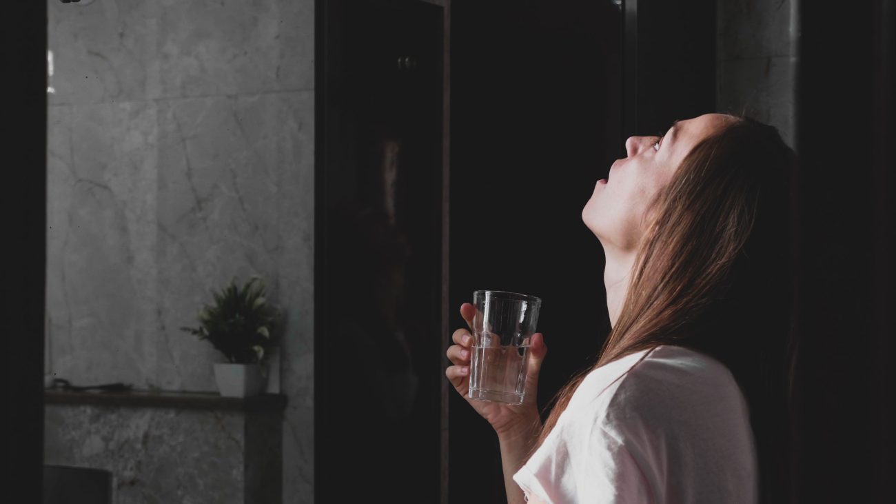 معرفی انواع داروهای چرک خشک کن برای گلو و صدا به همراه کاربرد آنها