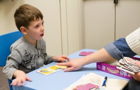 گفتاردرمانی اوتیسم چیست ؟تمرینات گفتار درمانی کودکان اوتیسم