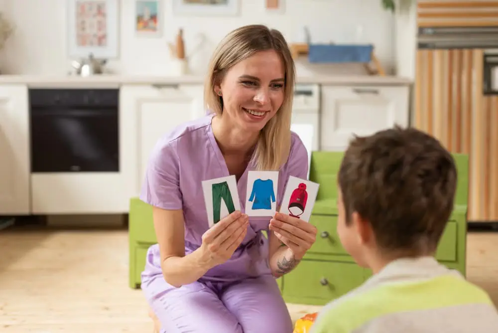 گفتاردرمانی اوتیسم چیست ؟تمرینات گفتار درمانی کودکان اوتیسم